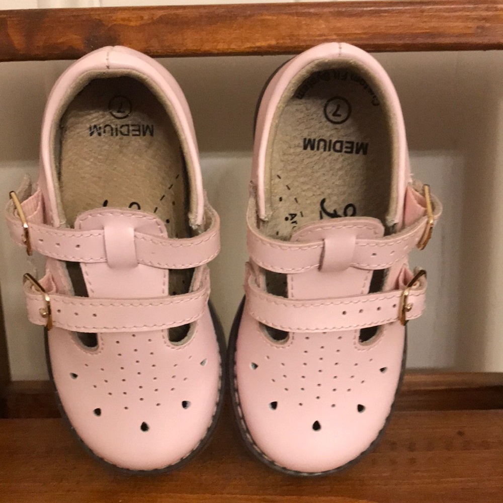 Footmates Size 7 baby pink Mary Jane’s